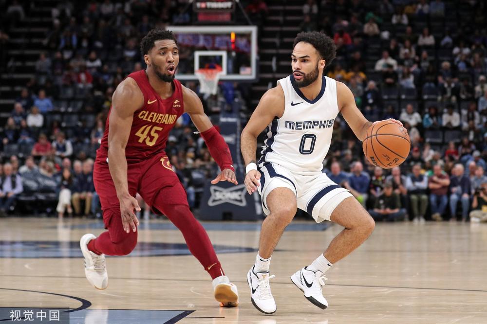 留年轻球员 留年轻球员